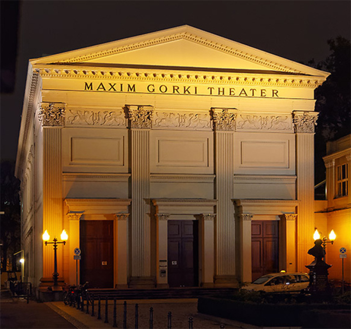 Abbildung von Maxim Gorki Theater bei Nacht